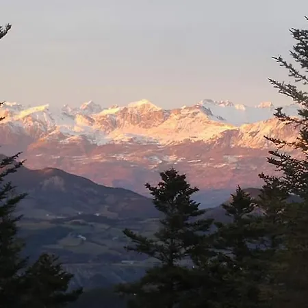 Les Blanches Provencales فندق مبيت وإفطار 3*